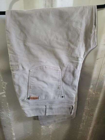 2- RH 42x34 6 Pocket Pants