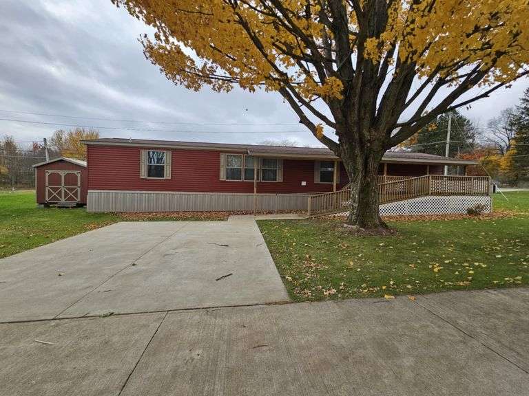 Excellent 2020 Commadore 14 x 68 Mobile Home