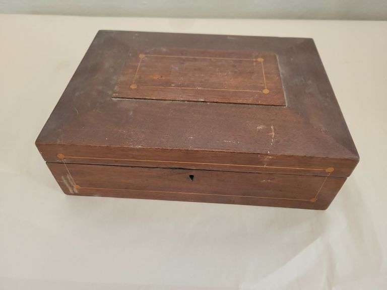 Walnut Box with Inlay