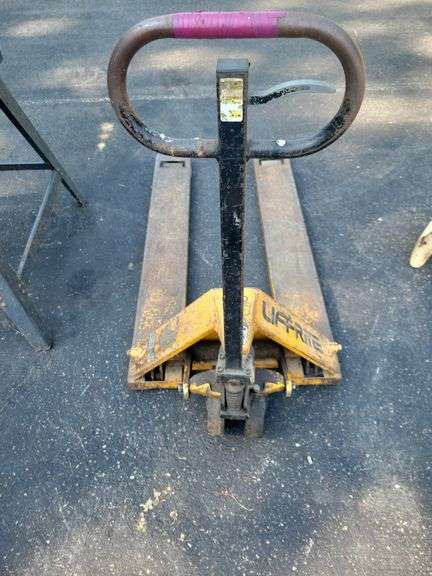 Pallet Jack (Needs Repair)