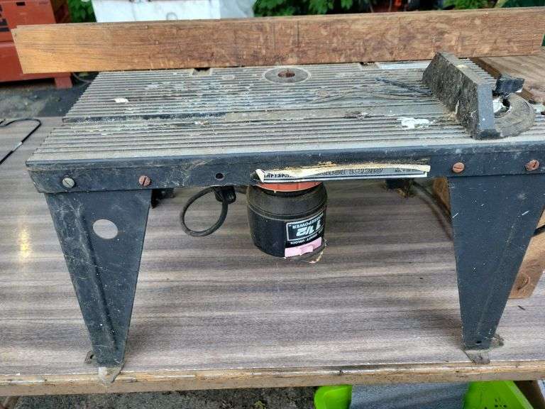 2 Routers and Table