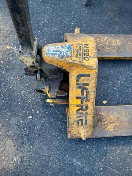 Pallet Jack (Needs Repair)