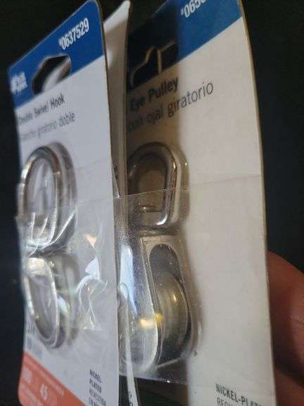 2-Double Swivel Hooks and 2 -Swivel Eye Pullies