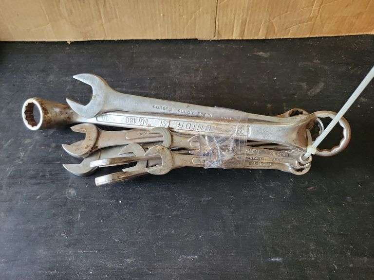 12 SAE and Metric Wrenches