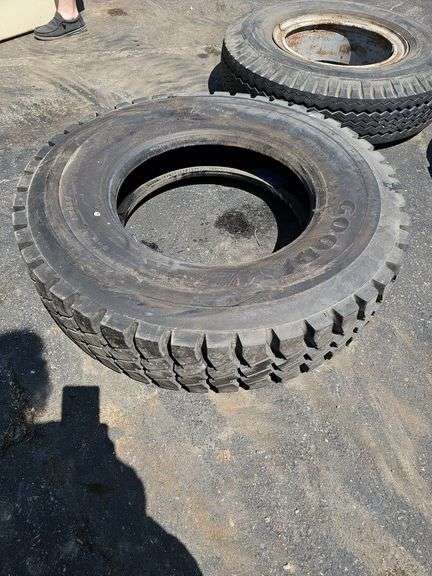 Lile new Good Year 640W 4605 Tire without rim