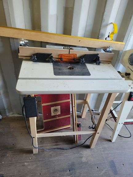Router Table And Guides
