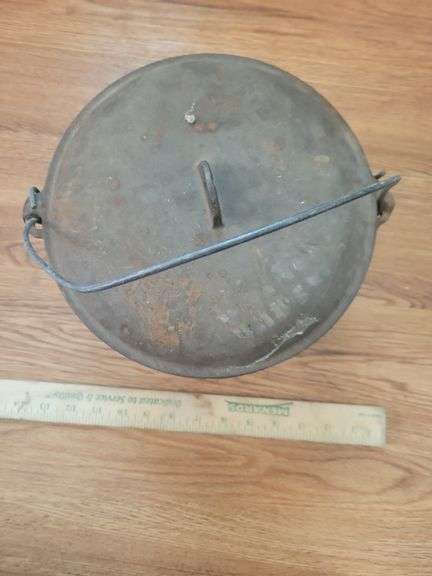 Cast Oron Pot and Lid
