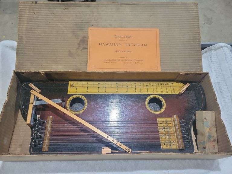 Hawaiian Tremoloa In Box