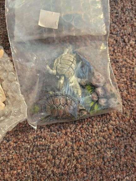2 Containers Figures