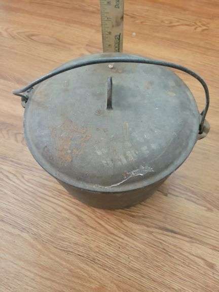 Cast Oron Pot and Lid