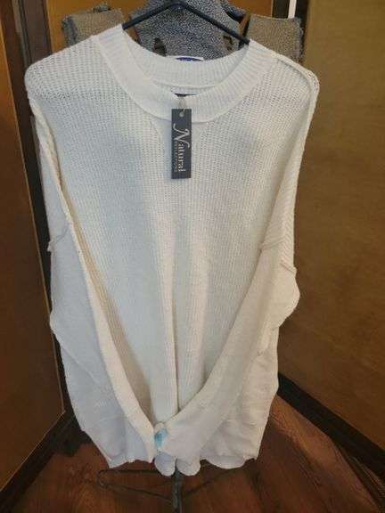 Natural Reflections Med White Knit Sweater and size 6 Shorts