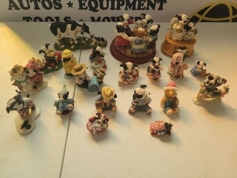 20 Merry Moo and 8 Other Figurines