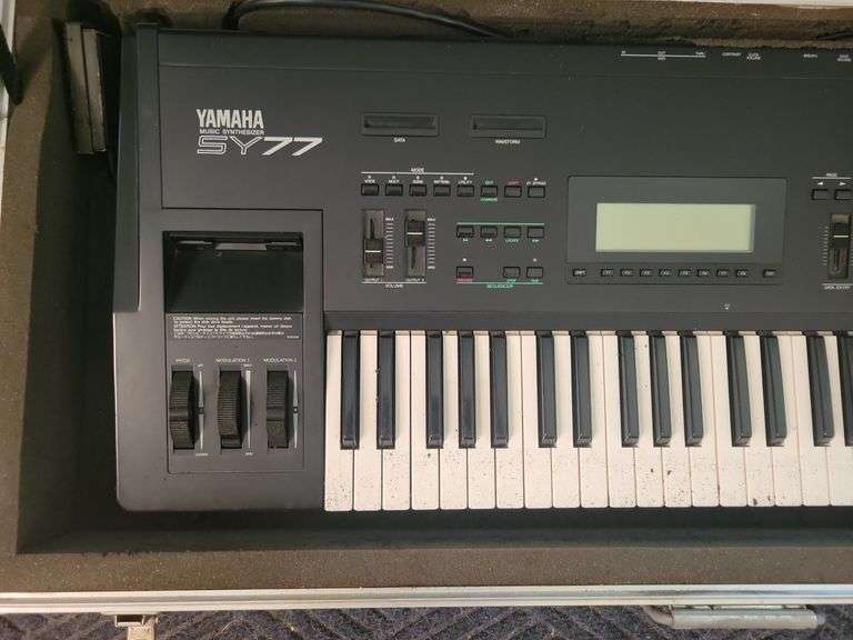 Yamaha SY77 Music Synthesizer with Case
