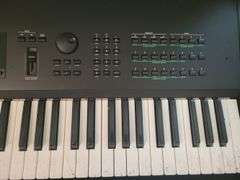 Yamaha SY77 Music Synthesizer with Case