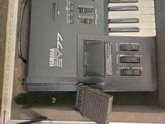 Yamaha SY77 Music Synthesizer with Case