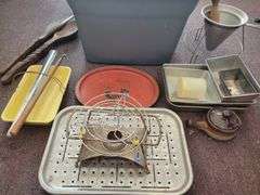 Tote  Baking Pans, Shoe Horn, and Back Scratcher