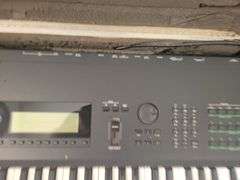 Yamaha SY77 Music Synthesizer with Case
