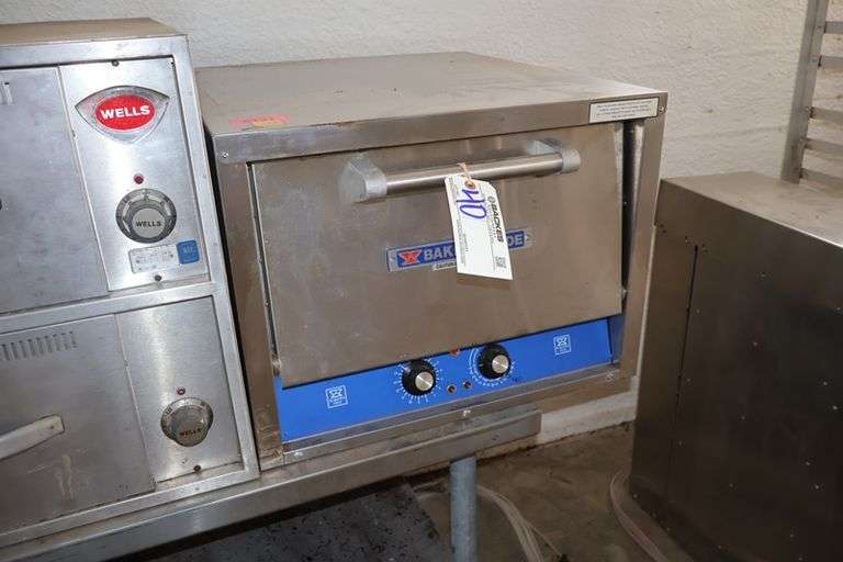 Bakers Pride P185 counter top electric pizza oven - 1 phase - no interior slates - nice
