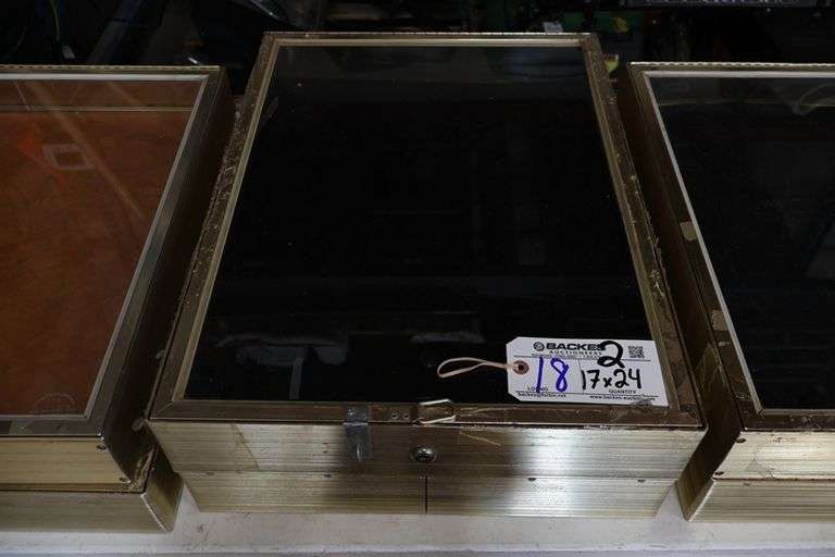Times 2 - 18" x 24" x 4" Locking table top display case