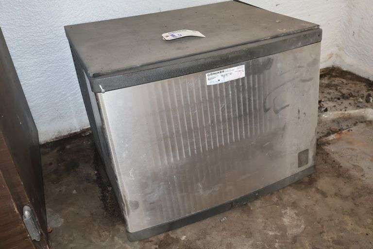 Manitowoc QY0694N Ice machine - AS IS - Untested - no condensing fan - needs cleaned