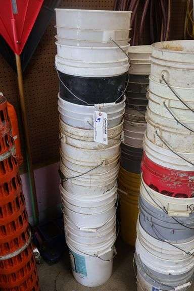 Large lot of 5 gallon buckets