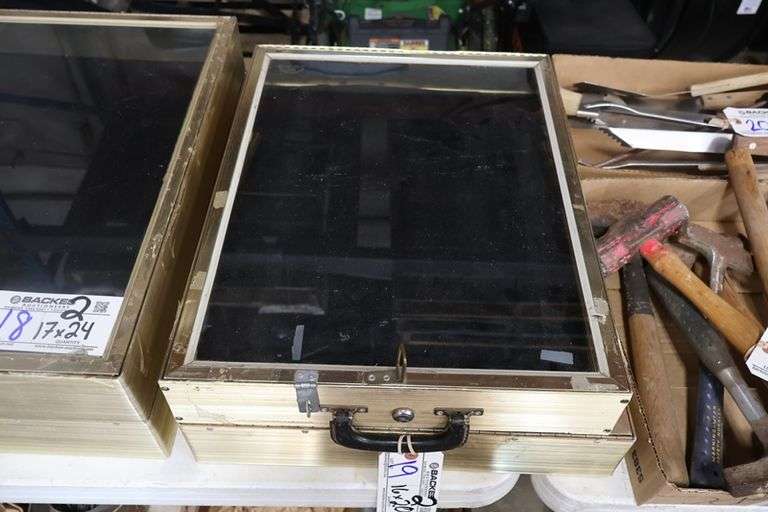 Times 2 - 18" x 24" x 4" Locking table top display case