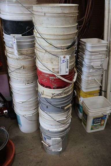Large lot of 5 gallon buckets