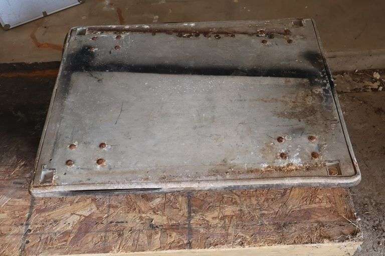 22" x 29" Steel 4 wheel cart