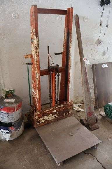 1000# portable hydraulic lift - as is