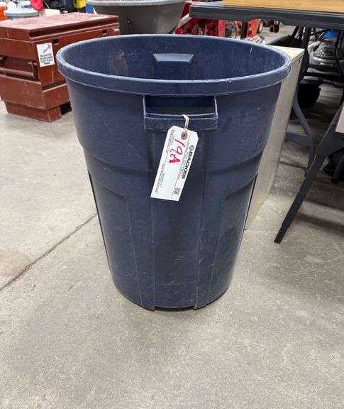 Rubbermaid 32 gallon trash can