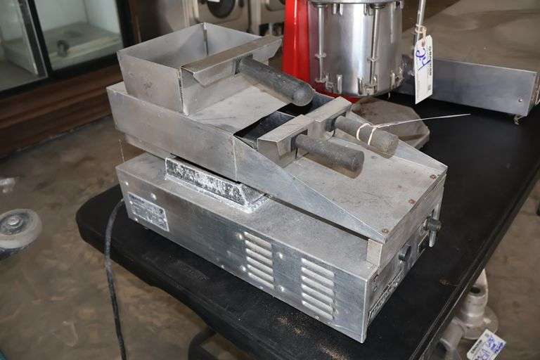 Round Up VS200A counter top electric steamer - AS IS - Untested