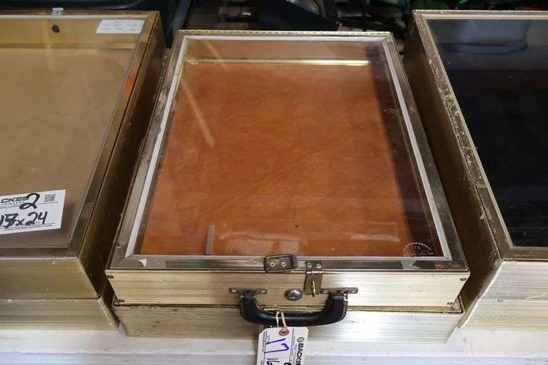 Times 2 - 18" x 24" x 4" Locking table top display case