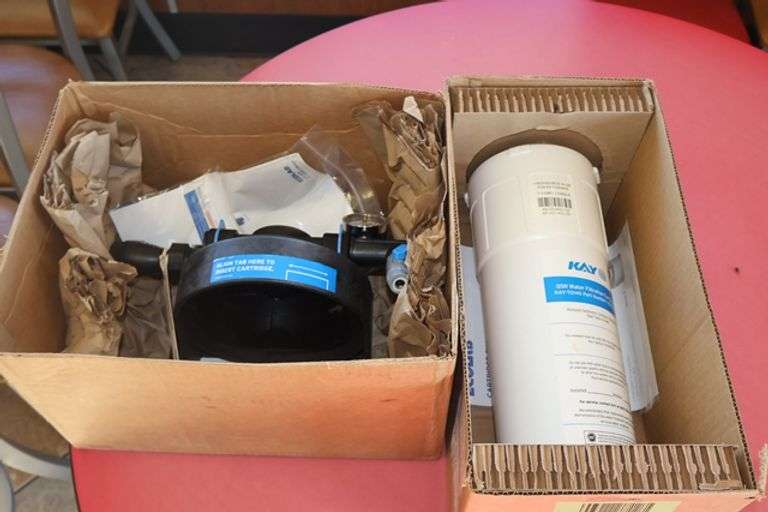 New Kay water filter cartridge with Ecolab wall mount bracket