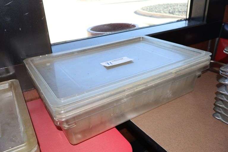 18" x 26" acrylic food storage container with 2 lettuce crisper insets & lid