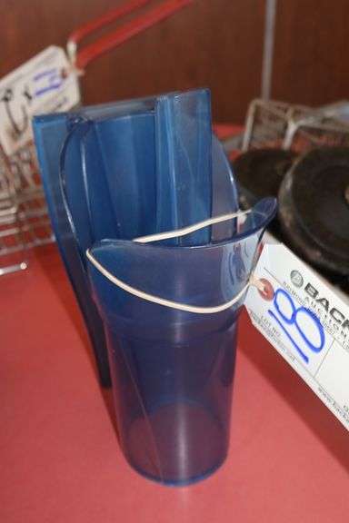 Wall mount scoop holder with scoop