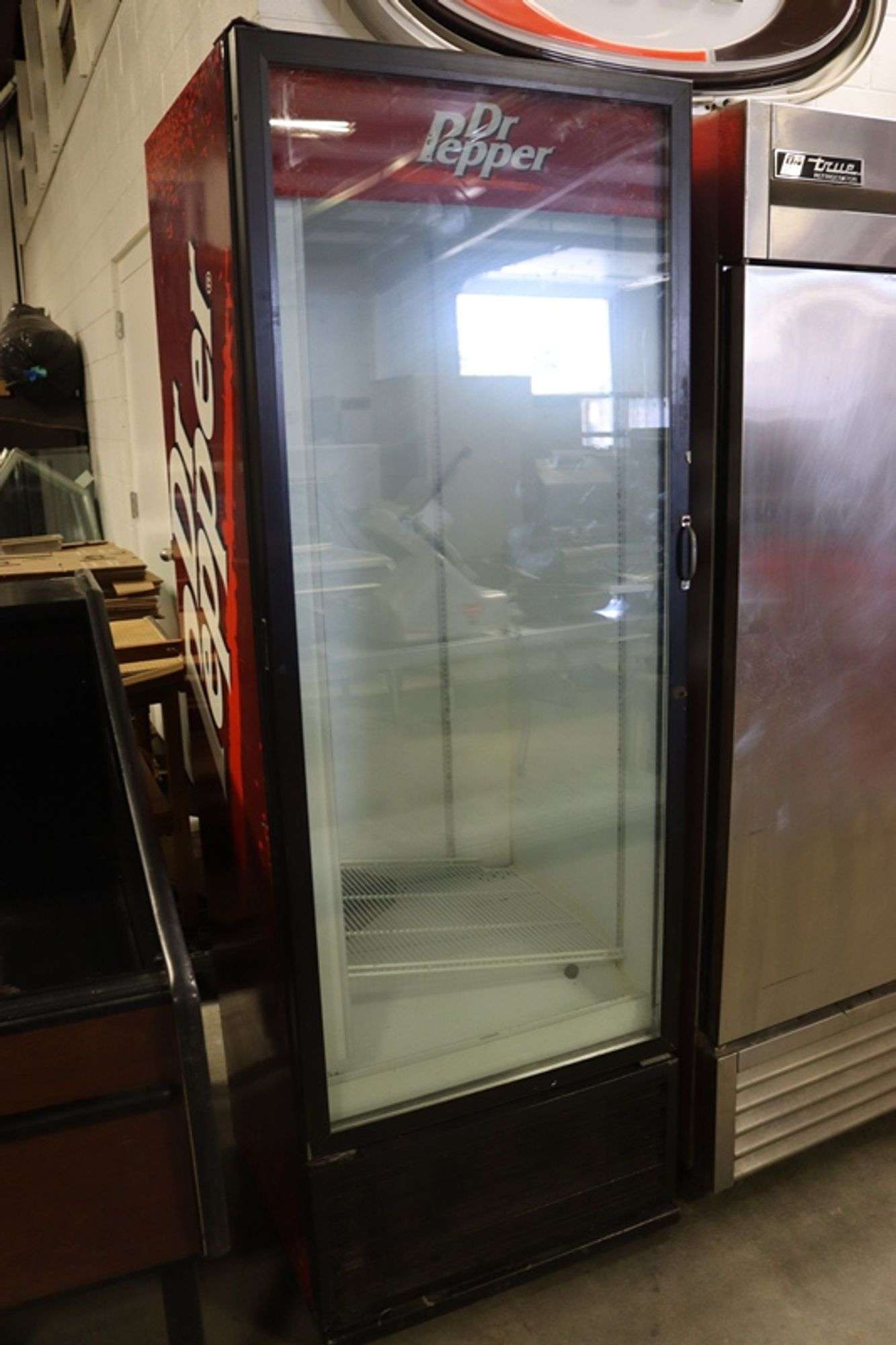 Dixie Narco DGM-79 glass 1 door cooler - Backes Commercial Auctioneers