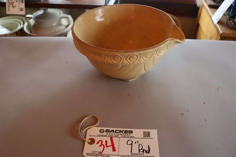 Yelloware 9" round mixing bowl - stamped 20-3-9