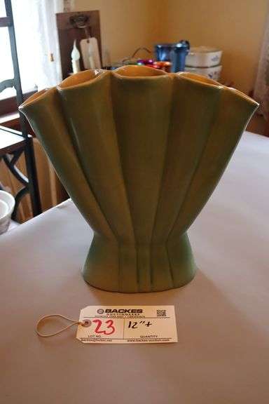 Red Wing 416 Gladious fluted fan vase