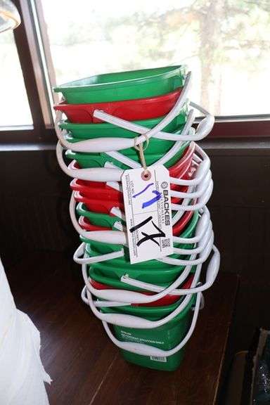 All to go - 17 red & green cleaning buckets