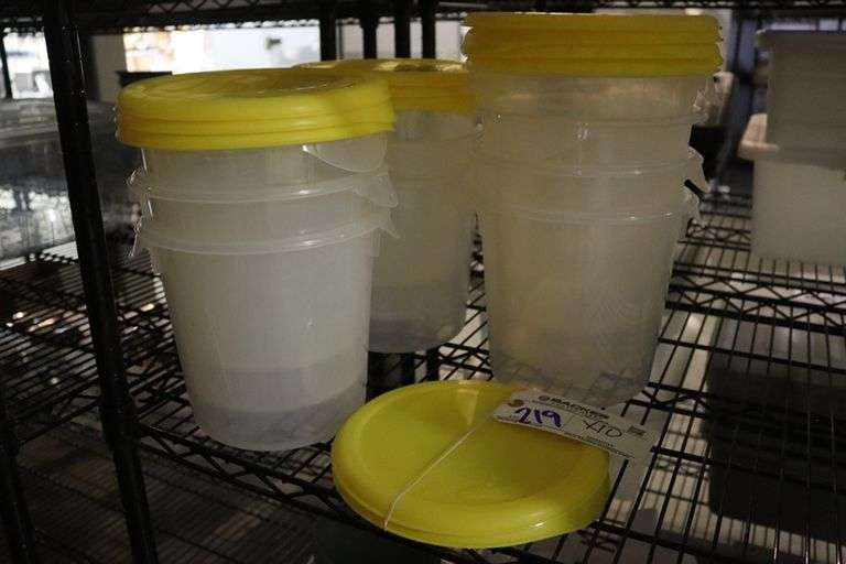 Times 10 - Rubbermaid containers with lids