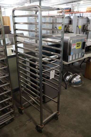 Stainless portable sheet pan rack for 1/2 sized sheet pans