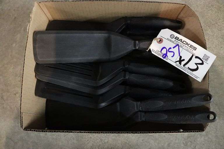 All to go - 13 plastic spatulas
