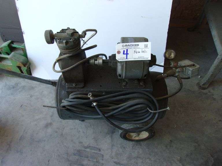Portable air compressor, hose has leak