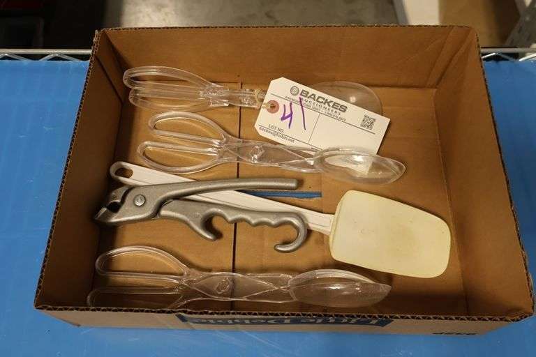 Box to go - Pan holder, bowl scraper, & acrylic tongs