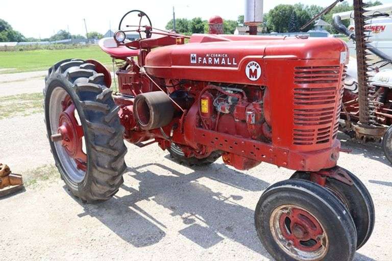 1953 McCormick Farmall Super M tractor, n/f, Newer tires, power steering, factory hydraulic, good paint, new battery, fenders, 580 PTO, s/n 29600-J