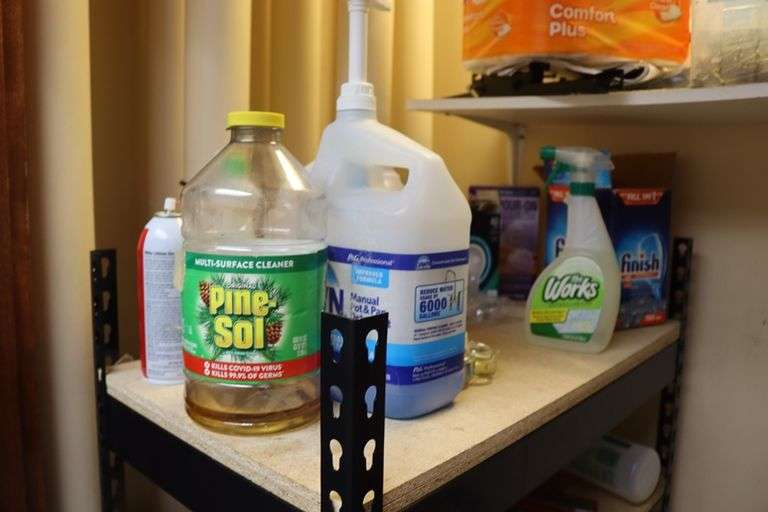 Closet to go - cleaning product and rack only in closet