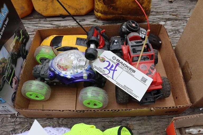Box flat to go - 3 RC cars with remotes