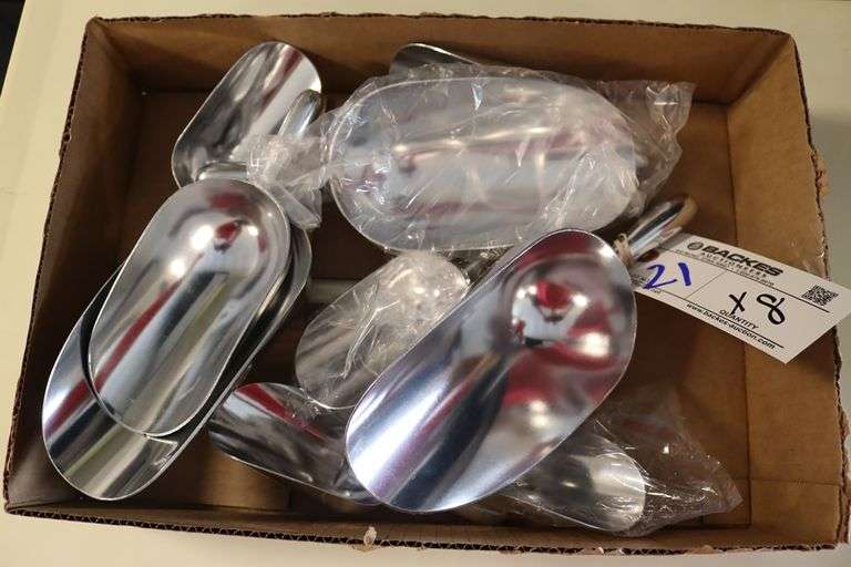 Times 8 - assorted aluminum scoops