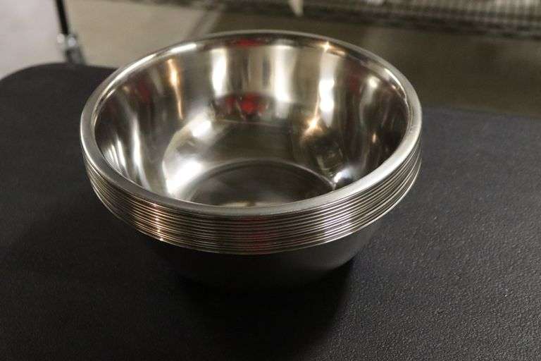 Times 14 - Choice 4 qt stainless mixing bowls