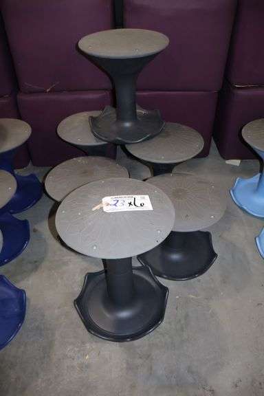 Times 6 - Hokki 03825 poly stools